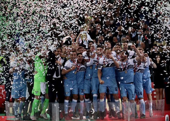Hình ảnh chiếc cúp vô địch của Lazio năm 2019
