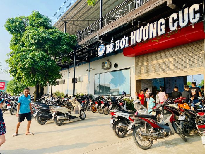 Hình ảnh Bể Bơi Hương Cúc 1