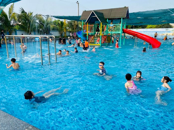 Hình ảnh Bể Bơi Hương Cúc 2