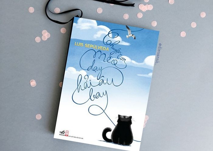 Câu chuyện về chú mèo dạy hải âu bay ảnh minh họa 1