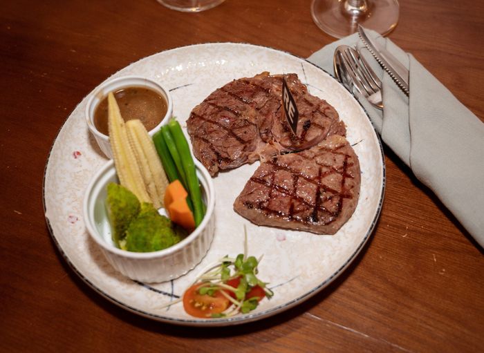 Nhà Hàng Downtown Steakhouse - Hình ảnh 2
