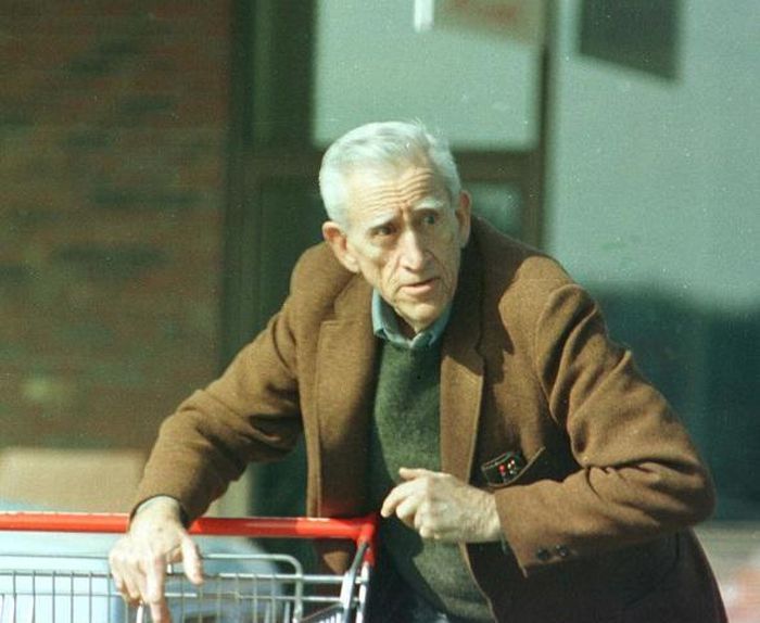 Chân dung tác giả J.D. Salinger - Hình ảnh Bắt Trẻ Đồng Xanh 2