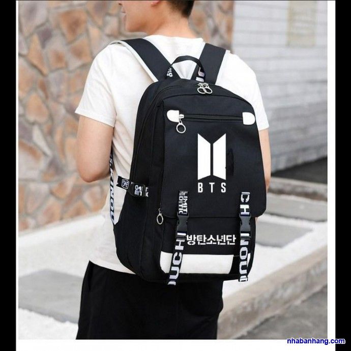 Chiếc cặp luôn đồng hành cùng em đến trường mỗi ngày. Hình ảnh 1