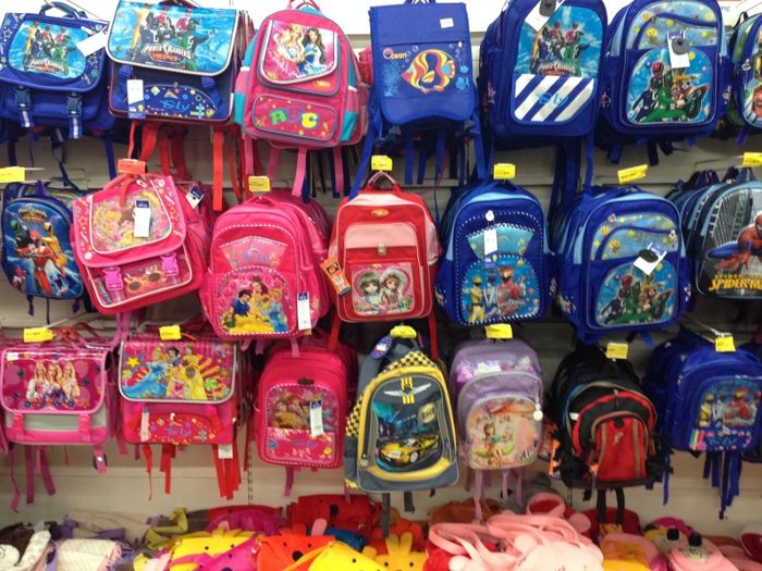 Chiếc cặp của em giống như một ngôi nhà nhỏ với nhiều phòng. Hình ảnh 1