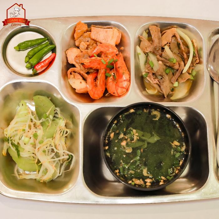 Hình ảnh Suất Ăn Công Nghiệp Hoàng Kim 1