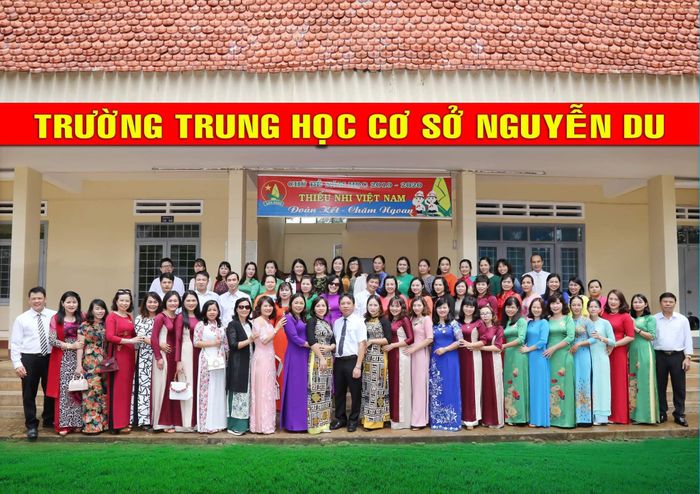 Trường THCS Nguyễn Du ảnh 1