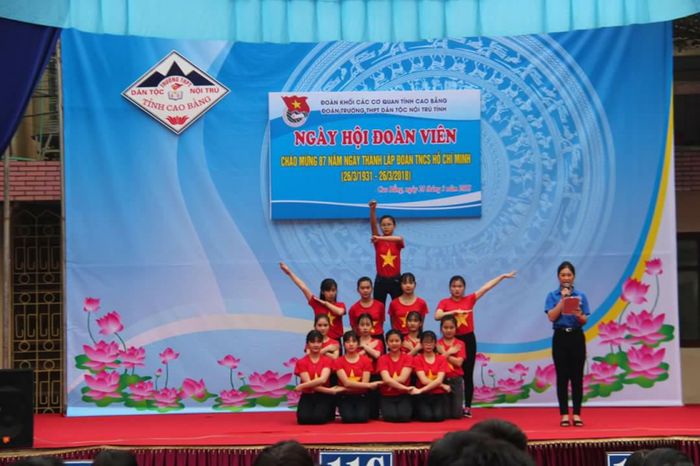 Biểu diễn theo điệu nhạc bài hát 1