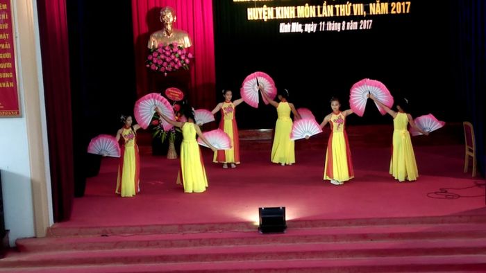 Múa quạt ảnh 1