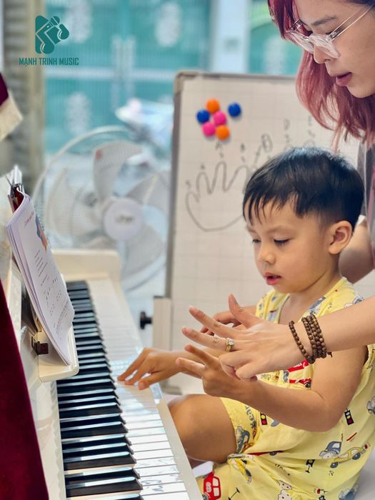 Hình ảnh Mạnh Trinh Piano số 2
