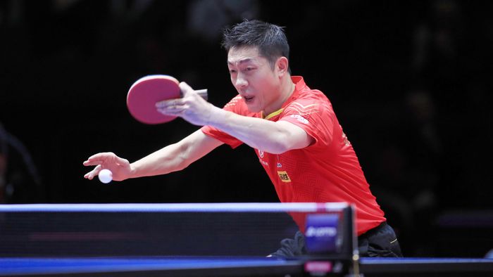 Xu Xin là tay vợt tay trái đầu tiên sử dụng kỹ thuật penhold giành chức vô địch World Cup trong lịch sử bóng bàn Trung Quốc