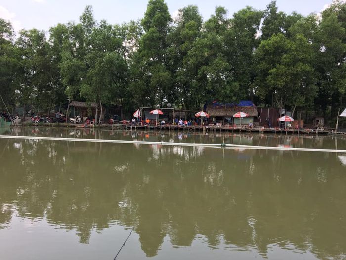 Hồ Câu Giải Trí Vườn Tràm - Hình 1