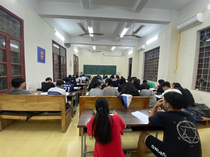 Hình ảnh 2 của lớp luyện thi Toán do Thầy Lương Tuấn Linh giảng dạy