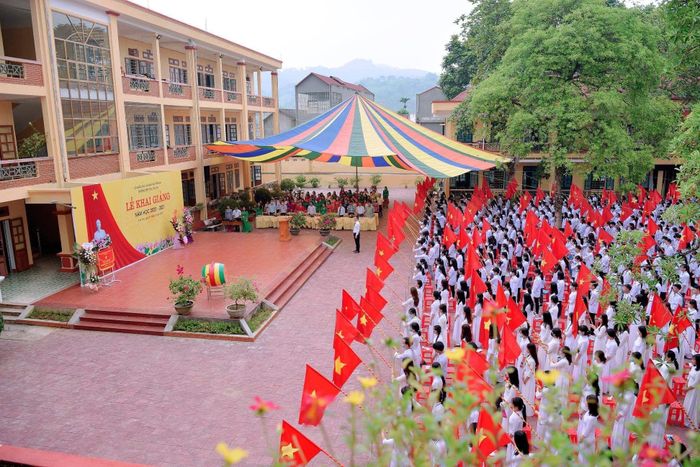 Hình ảnh 1 của Trường THPT Chu Văn An