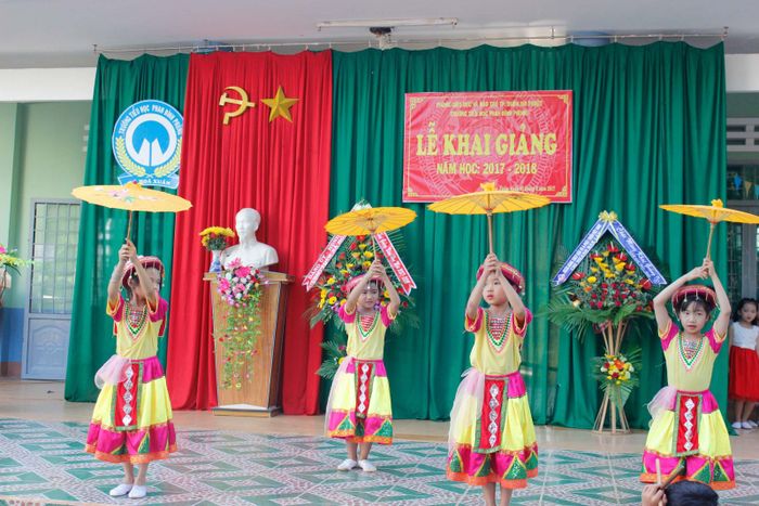 Bài hát: Mái trường thân thương hình ảnh 1