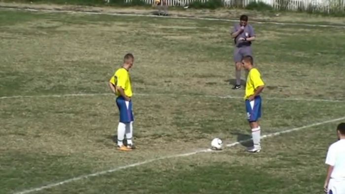 Tình huống dẫn đến bàn thắng của Bakic ảnh 1