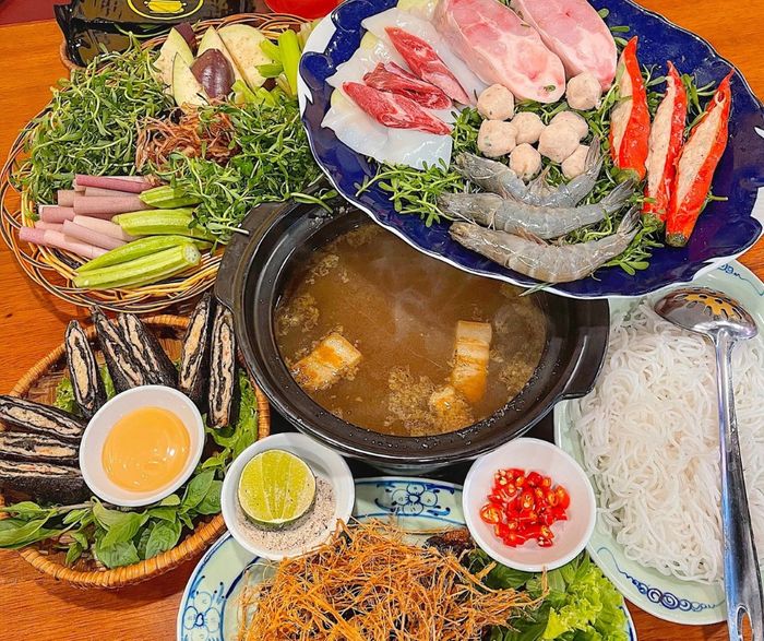 Hình ảnh 1 của Lẩu Mắm Bà Dú
