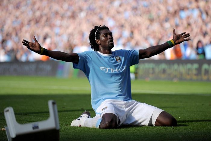 Adebayor trở thành kẻ thù số 1 của cổ động viên Arsenal sau màn ăn mừng này ảnh 1