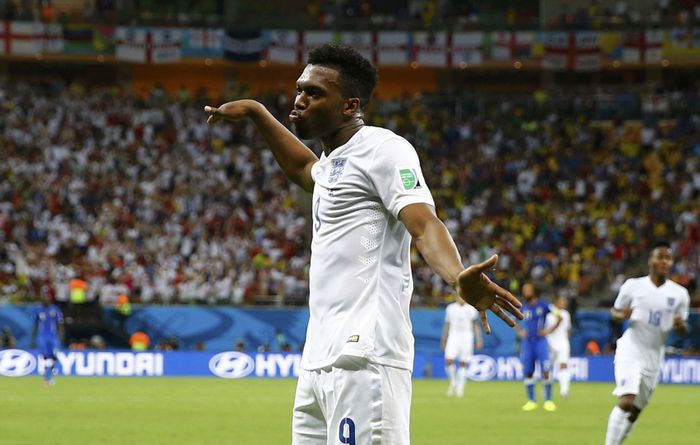Daniel Sturridge ăn mừng bàn thắng vào lưới đội Ý ảnh 1
