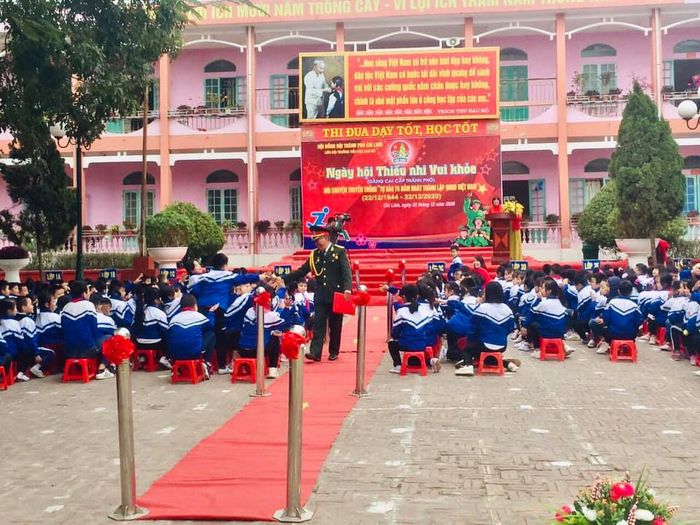 Trường tiểu học Sao Đỏ - Hình 2
