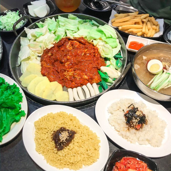 Hình ảnh Mr. Dakgalbi Việt Nam 2