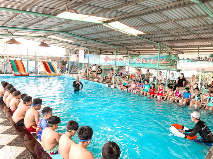 Hình ảnh Bể Bơi 3 Chị Em 2