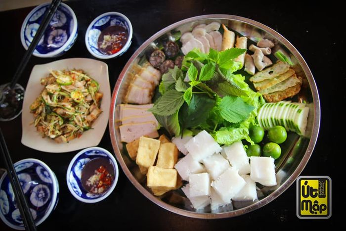 Quán Út Mập - Bún Đậu & Xương Sốt Thái ảnh 2