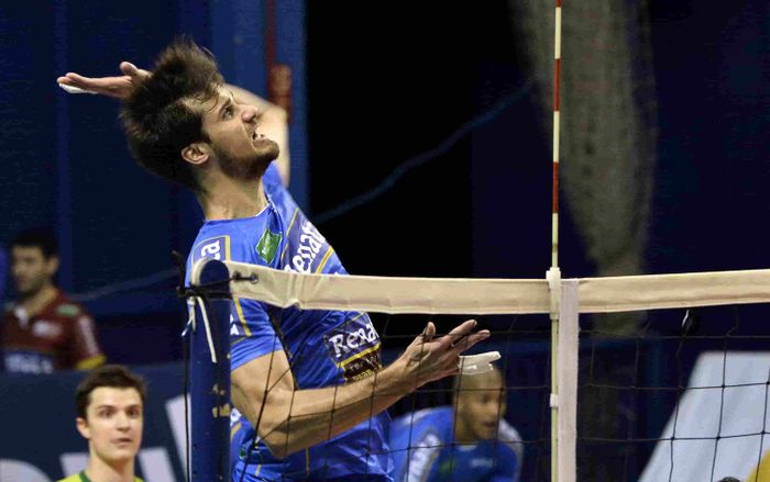 Renan Buiatti có khả năng bật nhảy đánh bóng lên đến 3.60m - ảnh 1