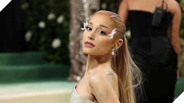 Ariana Grande Ngạc Nhiên Với Phương Thức Làm Việc Của Paparazzi 2