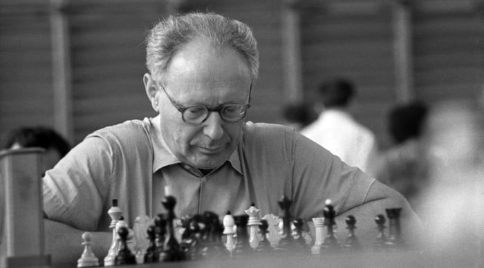 Botvinnik là người thầy của nhiều nhà vô địch cờ vua Nga như Karpov, Kasparov và Kramnik