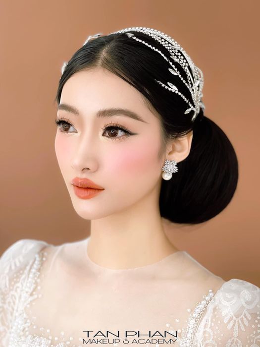 Hình ảnh 2 của Makeup Tan Phan