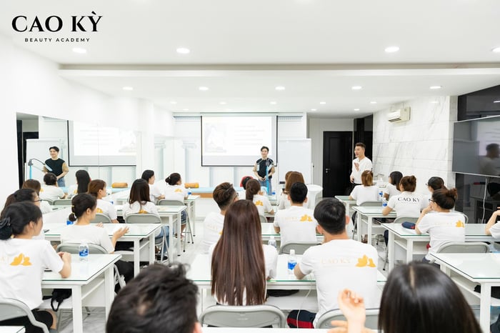 Hình ảnh 2 của Cao Kỳ Beauty Academy