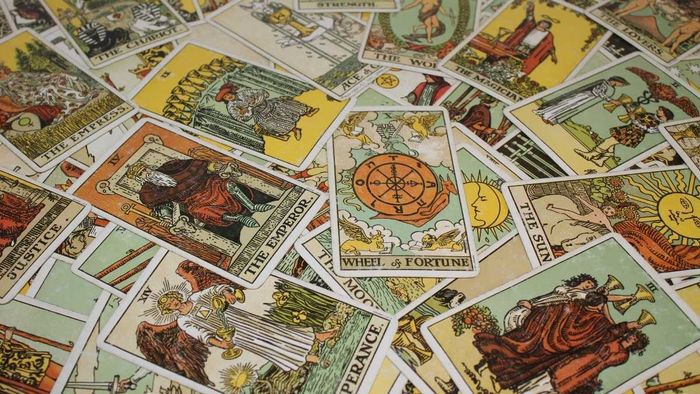 Khám phá bí ẩn của các lá bài Tarot qua Zalo