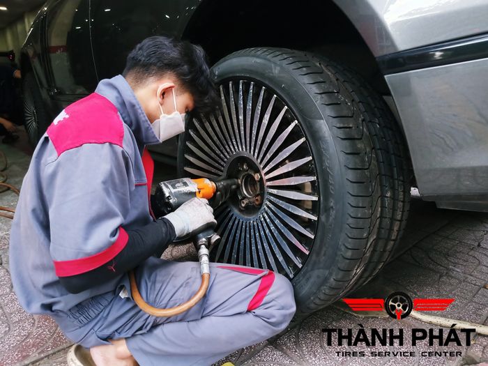 Trung Tâm Dịch Vụ Lốp Xe Thành Phát hình ảnh 2