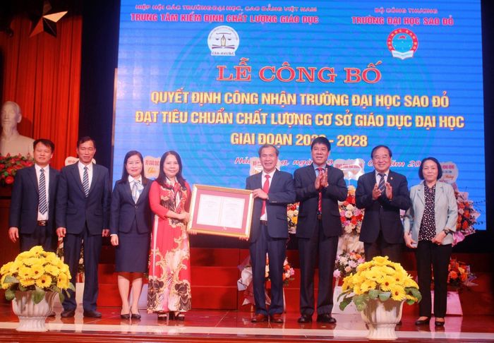 Hình ảnh về Đại học Sao Đỏ 2