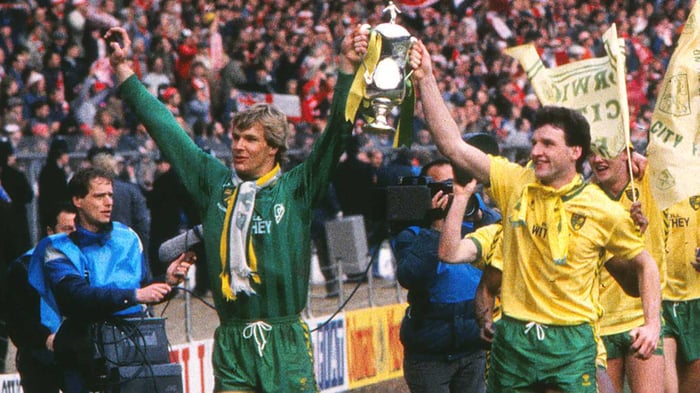 Hình ảnh Norwich City nâng cúp vào năm 1985