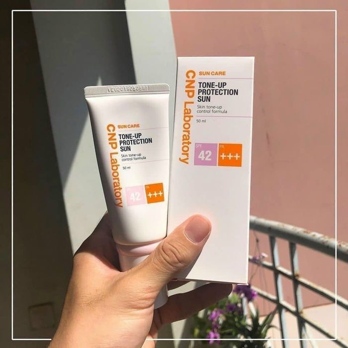 Kem Chống Nắng Tăng Cường Sáng Da CNP Laboratory Tone-Up Protection Sun SPF 42 PA+++ ảnh 1