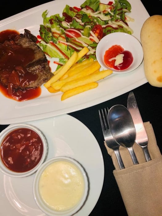 Ảnh 2 tại Beefsteak Diner