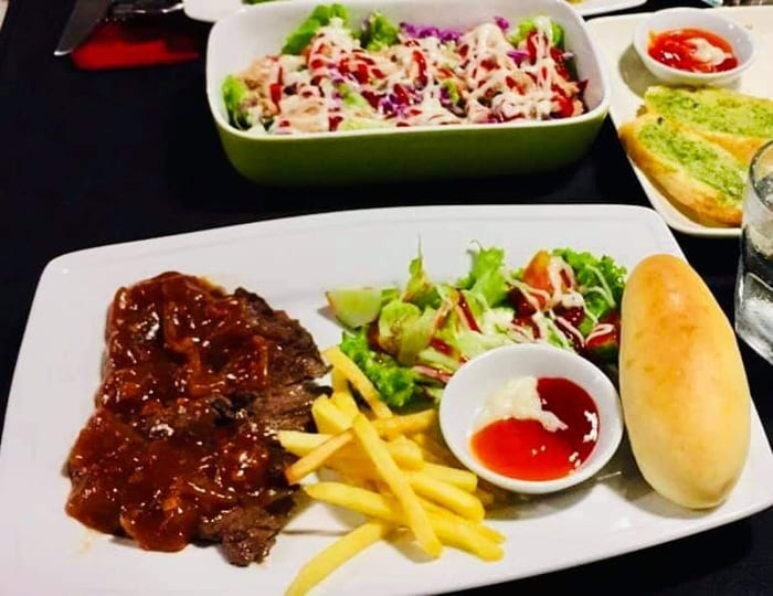 Ảnh 1 tại Beefsteak Diner