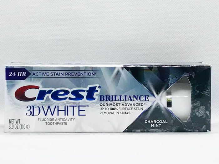 Hình ảnh Kem đánh răng Crest 3D White Brilliance Charcoal Mint 1