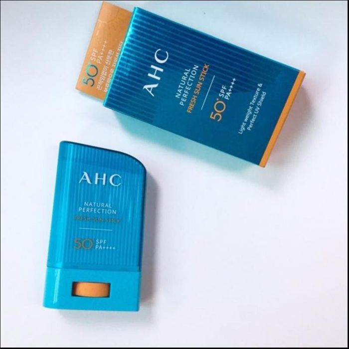 Kem Chống Nắng AHC Natural Perfection Fresh Sun Stick hình ảnh 2