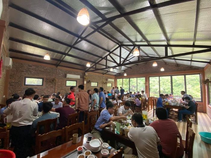 Ảnh 3 của Nhà Hàng Chính Thư