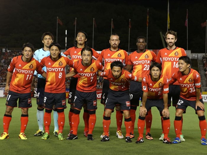 Nagoya Grampus đăng quang vào năm 2010 ảnh 1