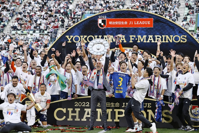 Yokohama F. Marinos là một trong bốn đội bóng không thể thiếu ở giải đấu chuyên nghiệp hàng đầu Nhật Bản từ những ngày đầu của giải. Đội bóng này đã giành được 5 chức vô địch ảnh 1