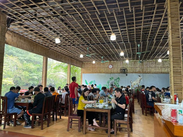 Ảnh 2 của Nhà Hàng Chính Thư