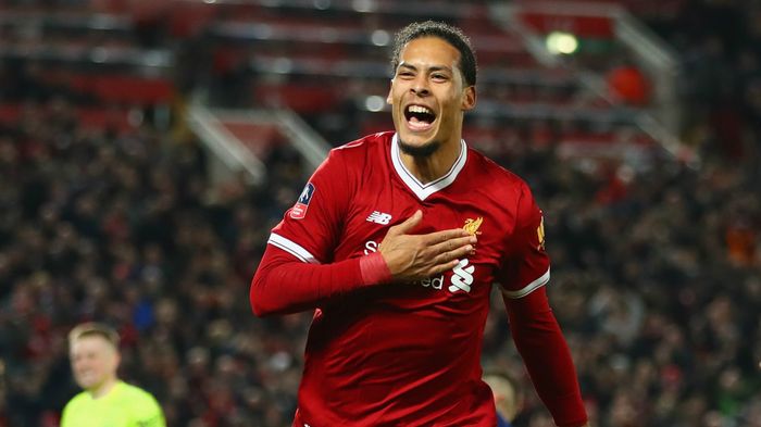 Van Dijk trở thành hậu vệ đắt giá nhất thế giới tại thời điểm đó