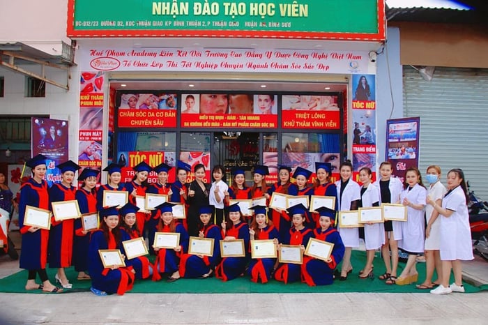 Ảnh 2 của Học Viện Sắc Đẹp Huế Phạm