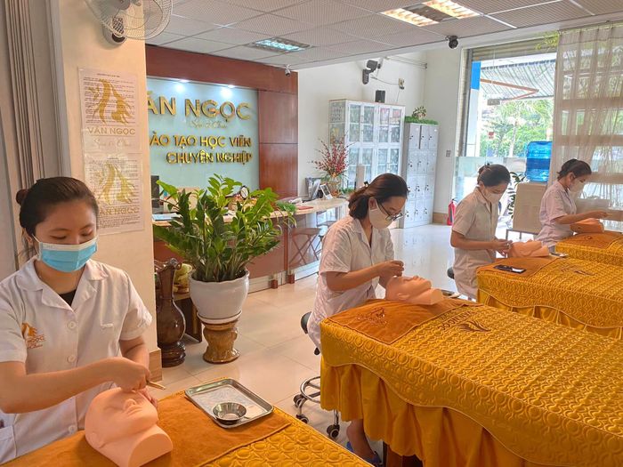 Hình ảnh VĂN NGỌC Spa & Clinic 2