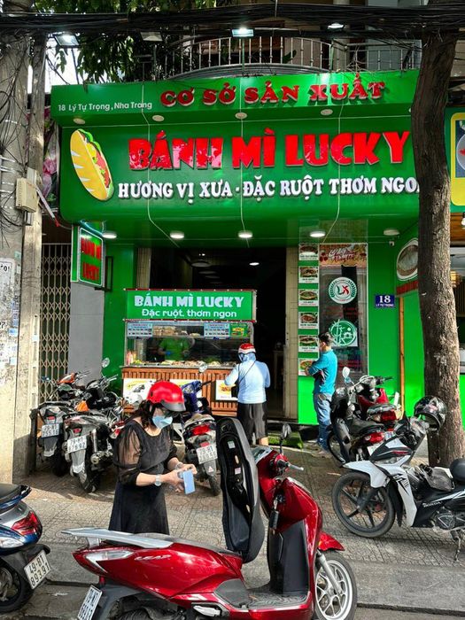 Hình ảnh Bánh Mì Lucky 1