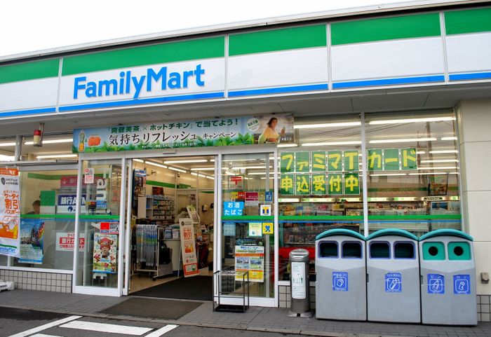 Cửa hàng tiện lợi FamilyMart ảnh 1