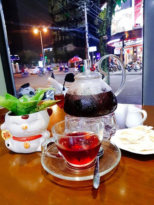 Hình ảnh set trà lung linh tại Kaffeine 1